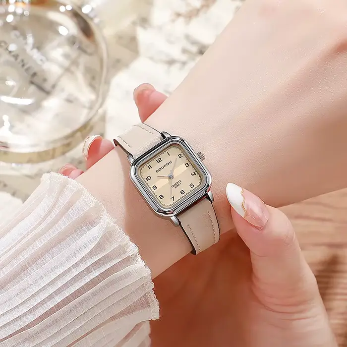 Montre carrée pour femme