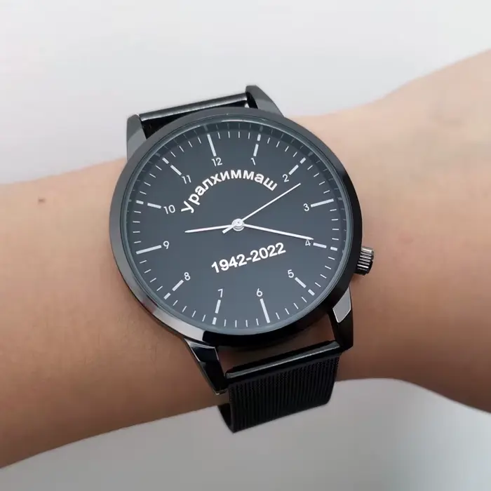 Personnalisé graver gratuitement avec votre nom Logo hommes dame montre-bracelet résistant à l'eau 3ATM