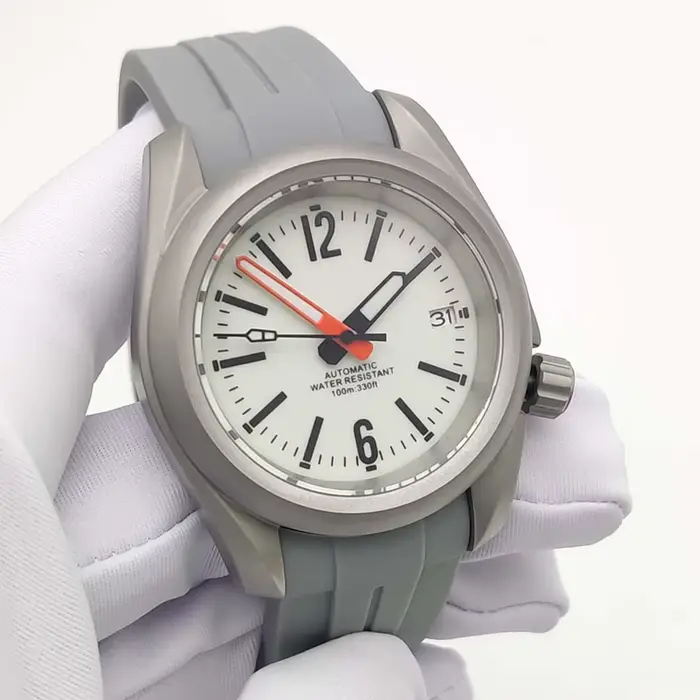 Montre mécanique automatique CHNH35 résistante à l'eau pour hommes style fashion et casual bracelet en caoutchouc acier inoxydable quartz lumineux grandes occasions