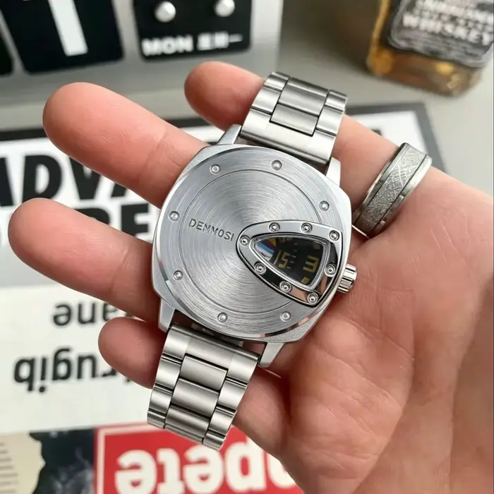 Montre créative DENVOSI avec cadran triangulaire pour homme, résistance à l'eau, mouvement à quartz, style décontracté et élégant, bracelet en acier inoxydable