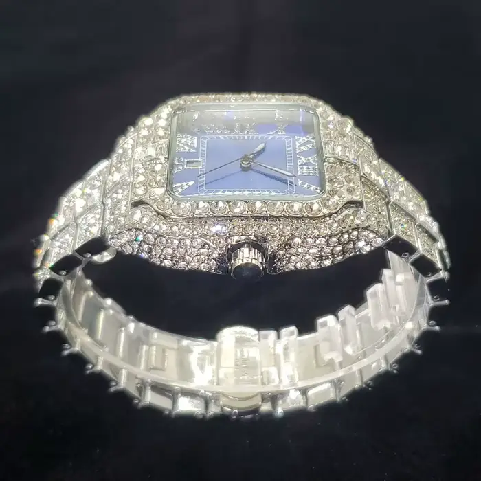 Montre en acier inoxydable de luxe pour homme avec mouvement Quartz, résistance à l'eau, affichage lumineux et fermoir caché à bouton-poussoir pour différentes occasions