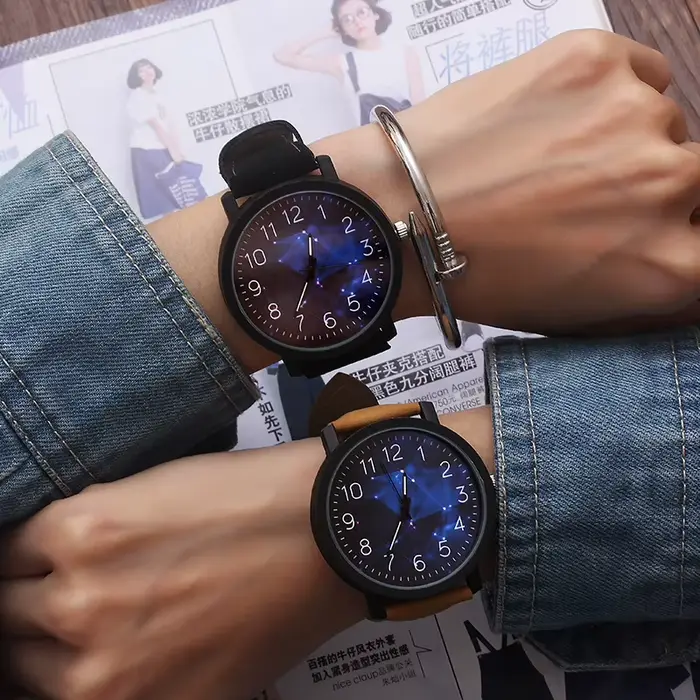 Montre-bracelet en acier inoxydable avec bracelet en cuir imitation bois pour homme et femme occasions sportives et élégantes