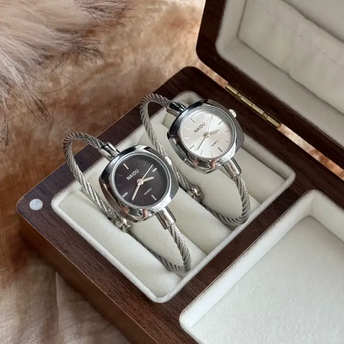 Montre-bracelet élégante pour femme avec bracelet fin doré