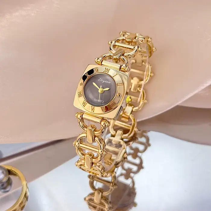 Nouvelle montre chaude transfrontalière pour femmes, avec un niveau d'apparence élevé, chiffres roma