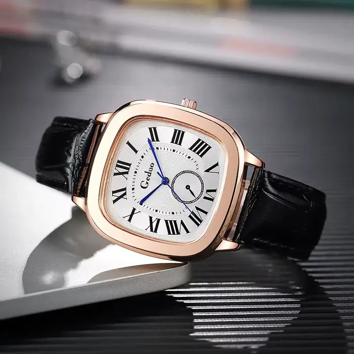 Nouveau 2025 montre à Quartz hommes femmes mode carré en cuir or blanc saphir Couple
