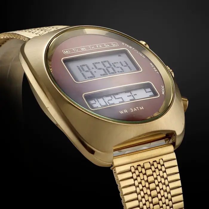 Montre numérique rétro à double affichage pour homme avec date, rétroéclairage, bracelet en acier inoxydable tendance, résistante à l'eau et dotée d'une alarme, idéale pour les occasions quotidiennes et spéciales