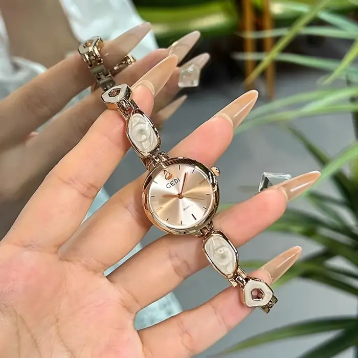 2025 montre pour femme de luxe élégant Style minimaliste cadeau d'anniversaire pour dames
