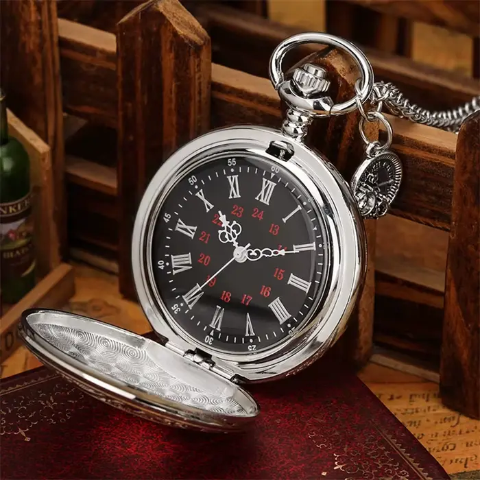 Montre de poche classique avec cadran à chiffres romains