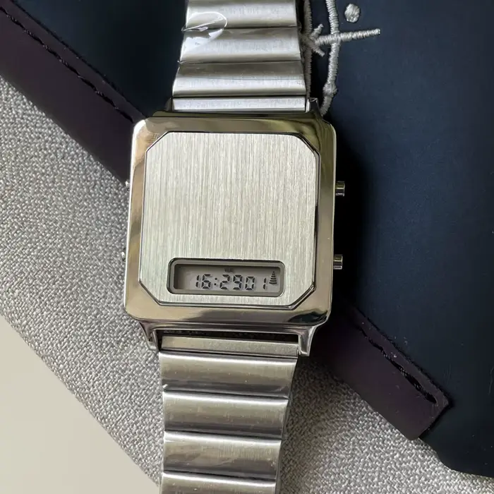 Montre électronique carrée CILOA pour homme