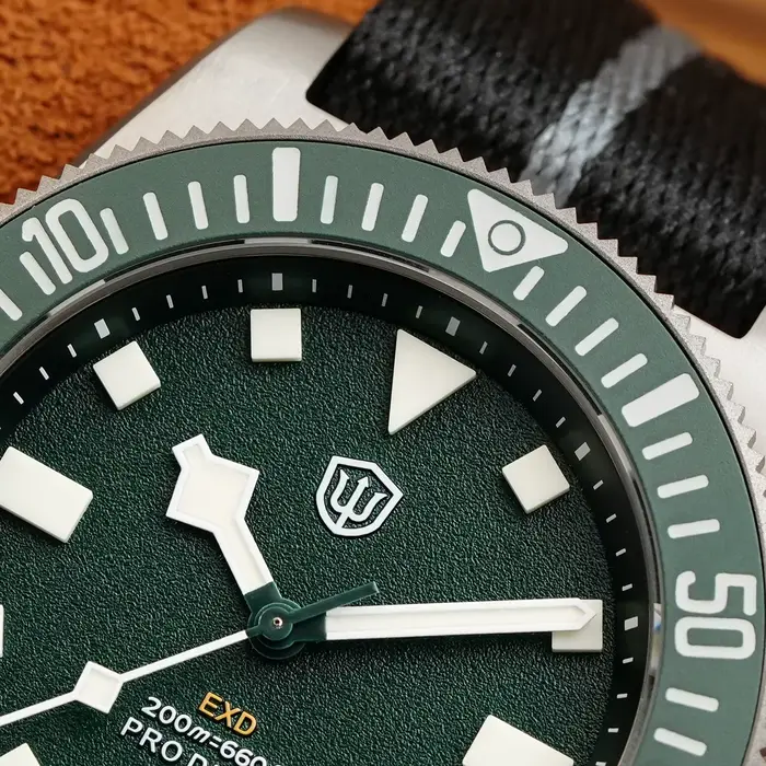 Watchdives EXD 40 Montre de plongée en titane vert rétro VH31 Montres à quartz étanches 200M Verre saphir AR Lunette en céramique 60 clics Luminescence