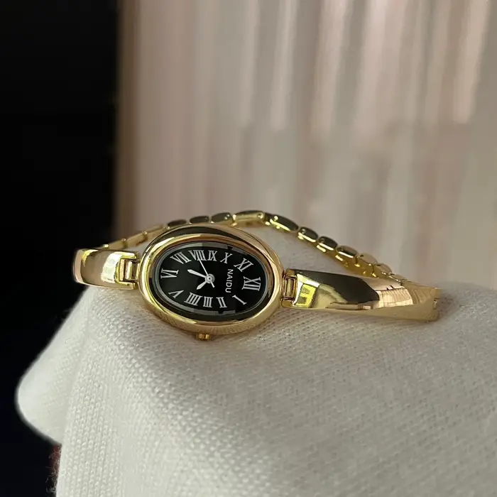Nouvelle Montre Bracelet Ovale pour Femme 2026 – Élégante