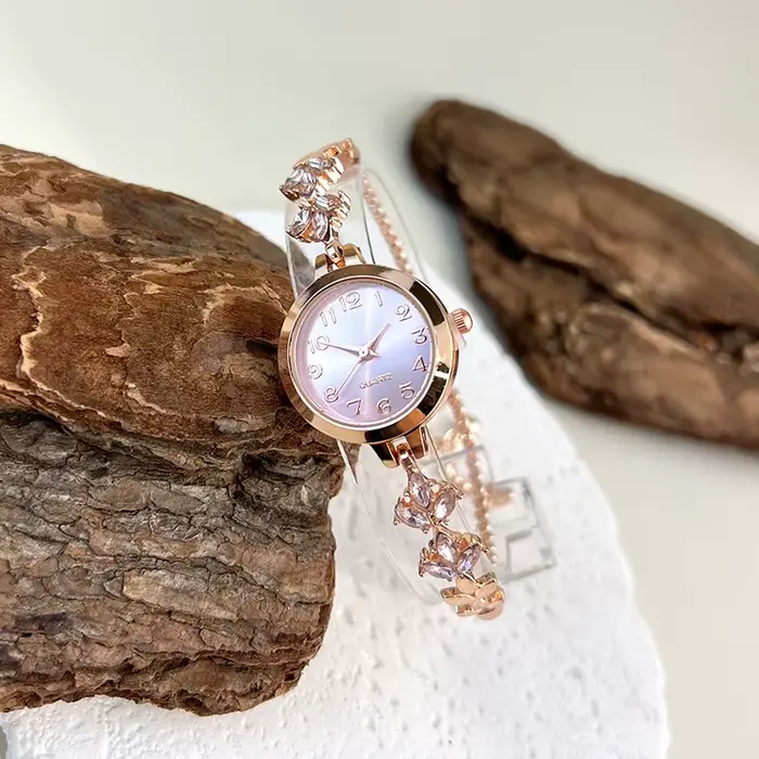 Montre trèfle à trois feuilles pour femme