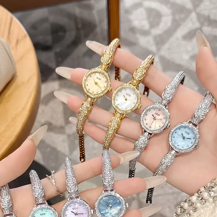 Montre de luxe pour femme avec bracelet argenté tête de léopard, mouvement à quartz, résistante à l'eau, idéale pour mariage et fêtes