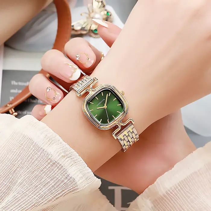Montre carrée de luxe quartz femme acier inoxydable bracelet or pour occasions spéciales style mode décontracté et sport