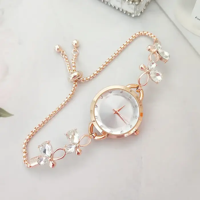 Montre réglable pour femmes avec petit cadran exquis et boucle rétractable pour usage quotidien et occasions spéciales