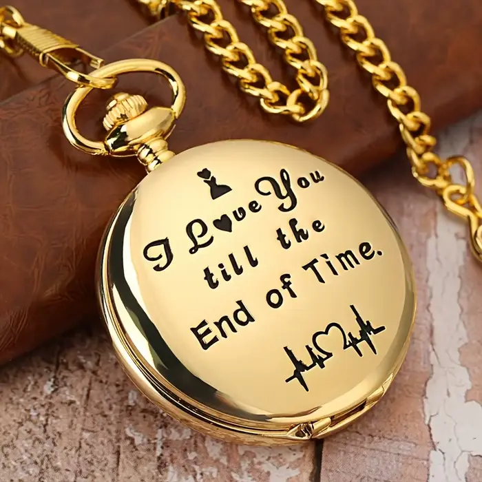 Montre de poche romantique exquise gravée avec le design « Je t'aime »