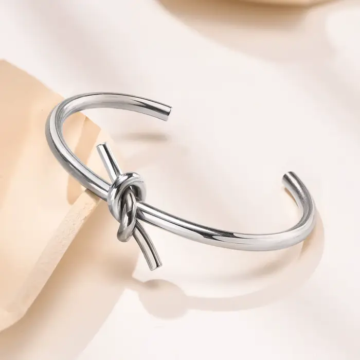 Bracelet en acier inoxydable à noeuds plaqué argent pour femmes occasions spéciales mariage anniversaire style tendance