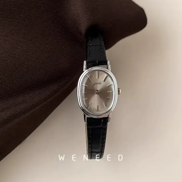 Montre femme rétro niche lumière luxe 2025 nouveau sens senior du cuir petit cadran dames quartz femmes montres reloj mujer