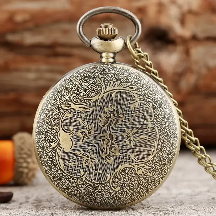Nouvelle arrivee! Montre-bracelet pour femme avec pendentif mot de passe par gravité – Avec un quartz du diable triangle mystérieux d'oeil à l'étranger. P P P P