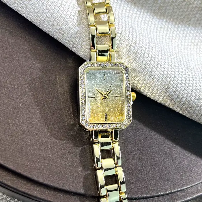 Montres élégantes en cristal de luxe pour femmes