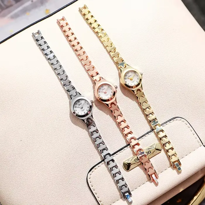 Offre spéciale marque femmes montres à Quartz mode Bracelet en acier