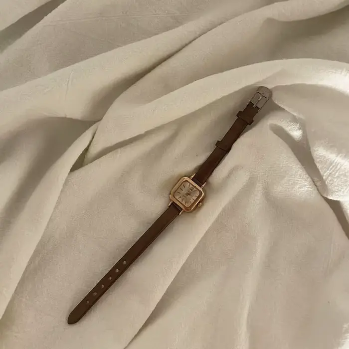 Montre-bracelet à quartz pour femme, petit cadran carré, bracelet en cuir fin, montres élégantes pou