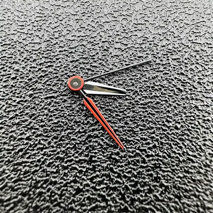 Aiguilles de montre noires et rouges pour mouvement NH35/NH36/4R/7S
