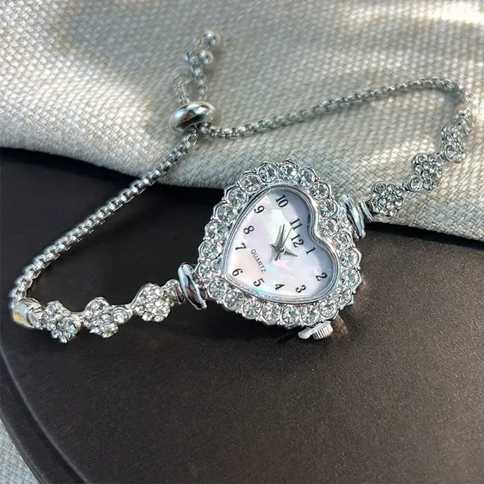 Nouvelles montres à Quartz en acier inoxydable montre en forme de coeur avec Bracelet réglable femmes montre-Bracelet décoration de poignet exquise
