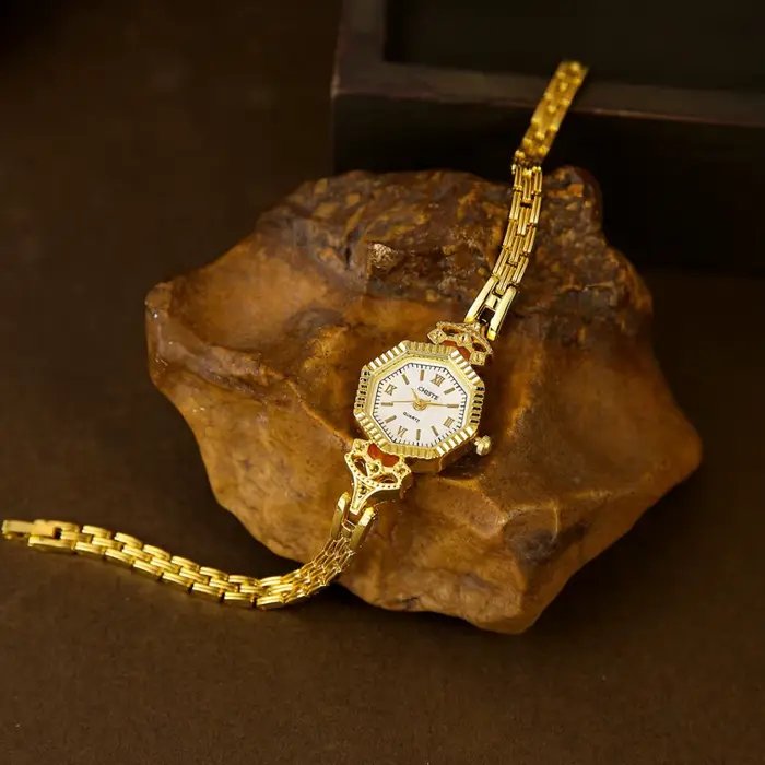 Petite montre vintage en or