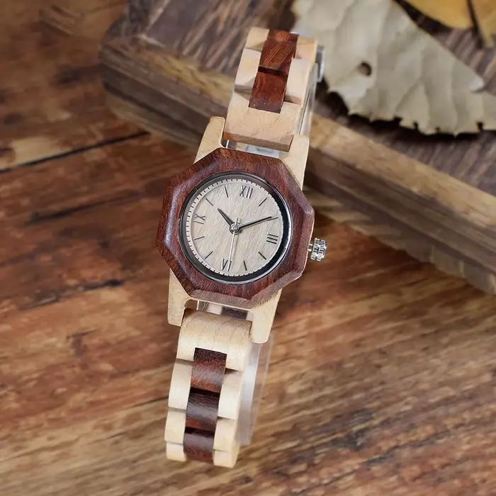 Montre en bois de santal octogonal pour femme