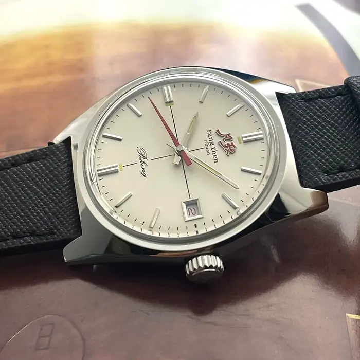 Montre MERKUR en acier inoxydable avec mouvement mécanique manuel pour hommes, résistante à l'eau, design vintage et bracelet en cuir pour diverses occasions