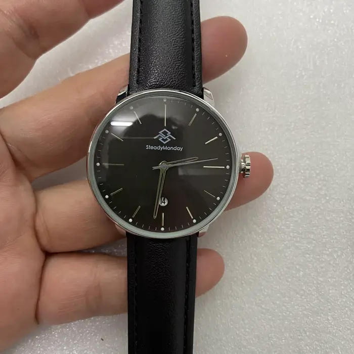 Montre-bracelet à quartz avec logo pour homme