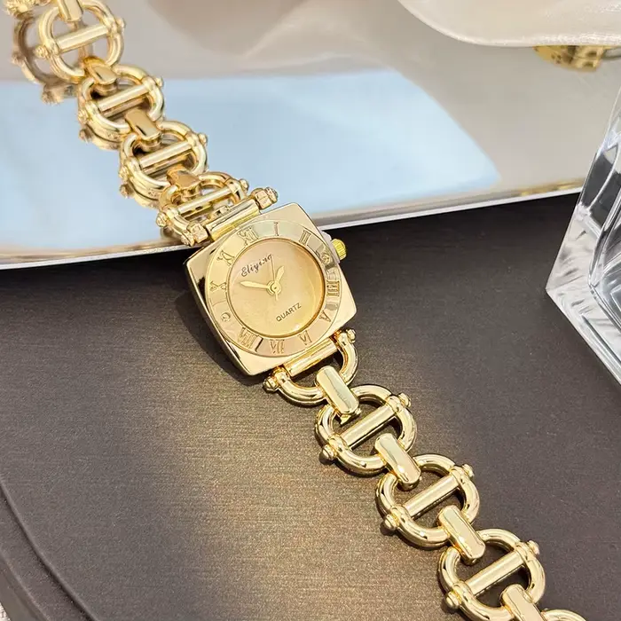 Nouvelle montre chaude transfrontalière pour femmes