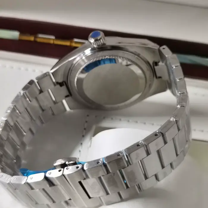 Montre pour homme en verre saphir