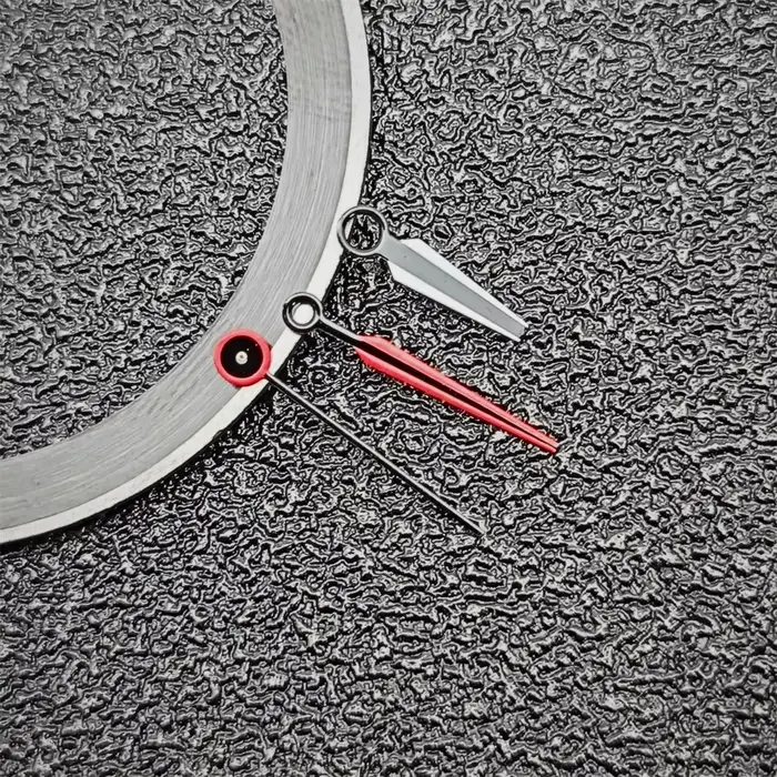 Aiguilles de montre noires et rouges pour mouvement NH35/NH36/4R/7S