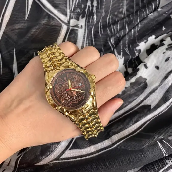 Montre-bracelet CILOA de luxe en or avec chaîne serpent