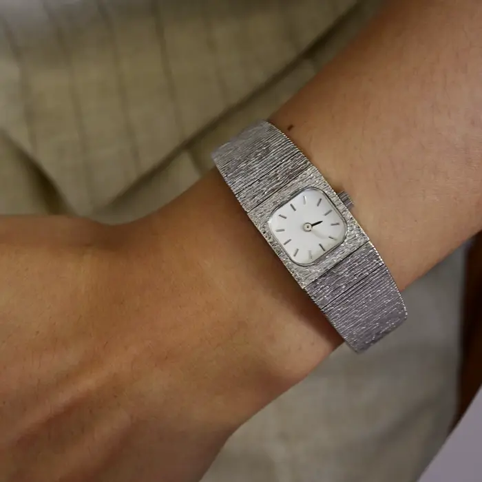 Montre élégante tout-en-un pour femmes bracelet en or acier inoxydable rétro cadran carré quartz minimaliste de luxe occasions professionnelles soirées spéciales