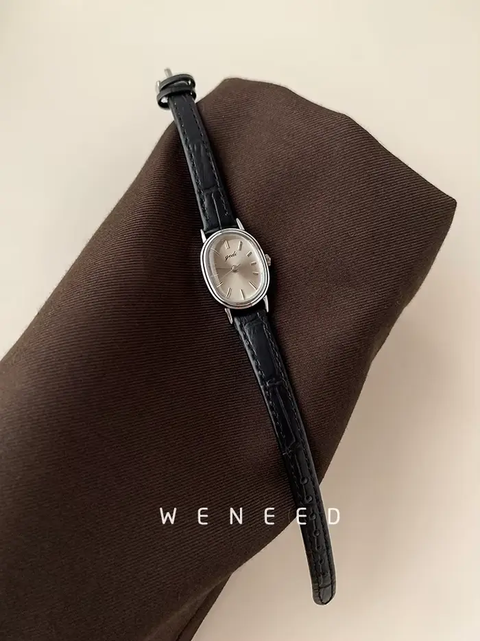 Montre femme rétro niche lumière luxe 2025 nouveau sens senior du cuir petit cadran dames quartz femmes montres reloj mujer