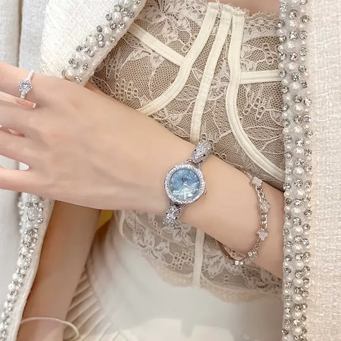 Montre de luxe pour femme avec bracelet argenté tête de léopard, mouvement à quartz, résistante à l'eau, idéale pour mariage et fêtes