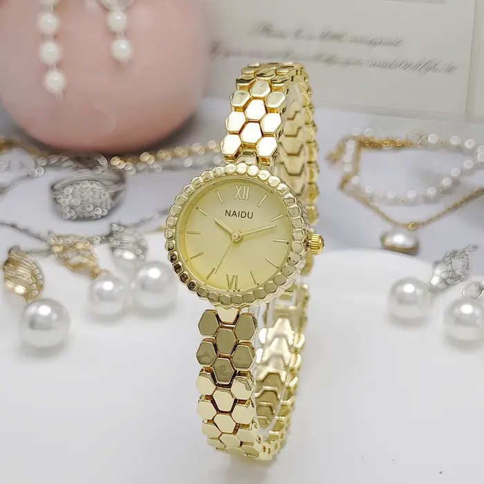 Mode Senior tempérament nid d'abeille montre disque alliage bracelet Quartz montre-bracelet pour fem