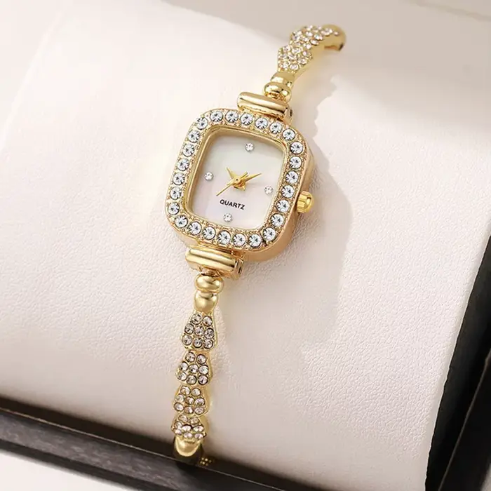 Montre à double aiguille vintage pour femme avec strass bracelet fin carré analogique quartz élégante pour occasions spéciales