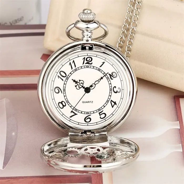 Montre de poche antique à engrenages creux argentée avec chaîne pour homme et femme occasions spéciales cadeau élégant
