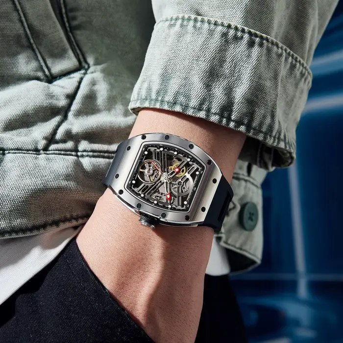 Montre mécanique automatique pour l'extérieur
