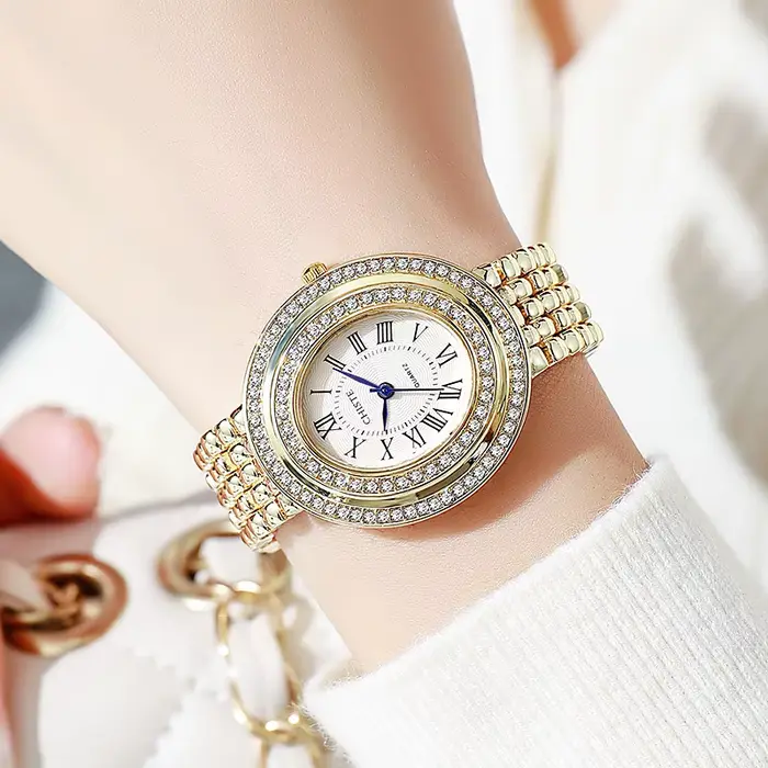 Nouvelle Montre Femme Tendance Cadran Diamanté Forme Œuf de Pigeon