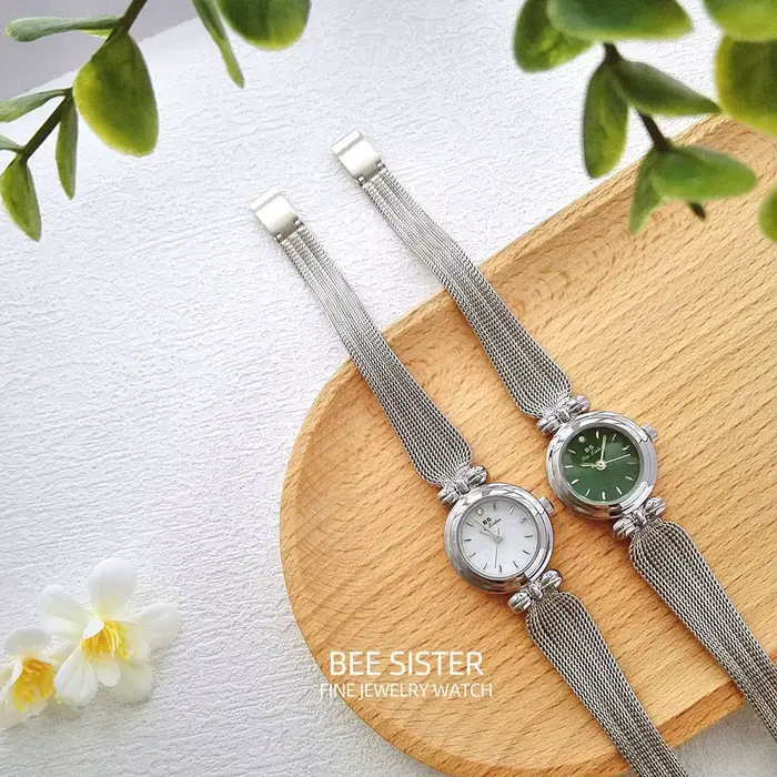 Nouvelles montres pour femmes petit cadran vert montre à Quartz de luxe Vintage dames robe Bracelet