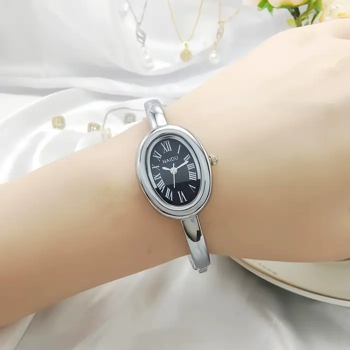 2025 nouvelles belles dames ovales montres pour femmes fille Simple argent or mignon Quartz élégant minimaliste