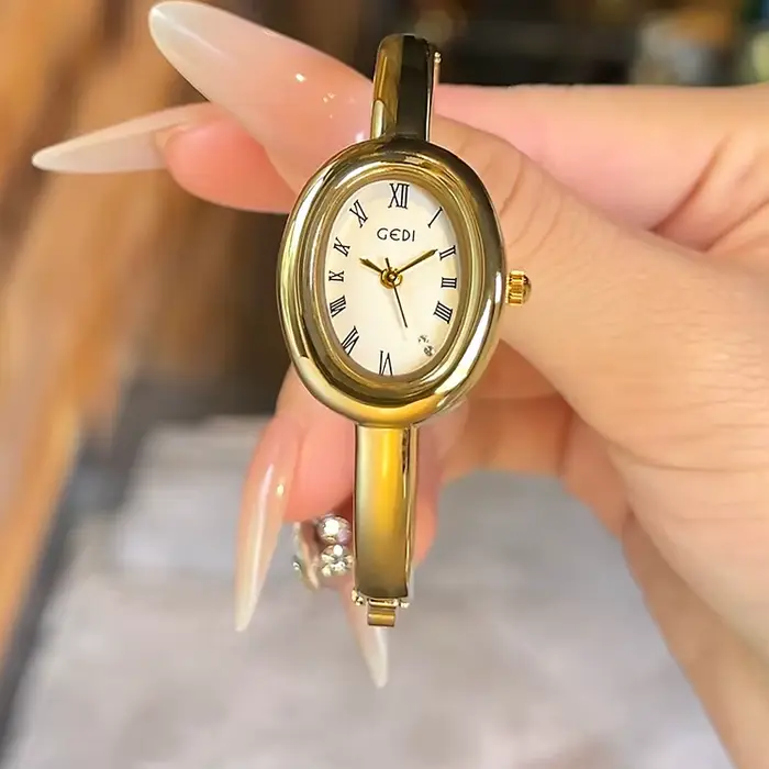 Montre de luxe femme ovale en or forme baignoire bracelet inspiration vintage quartz unique 2025