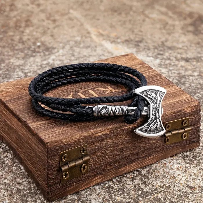 Bracelet en cuir multicouches avec hachette nordique et amulette corbeau en acier inoxydable pour homme style viking occassions spéciales