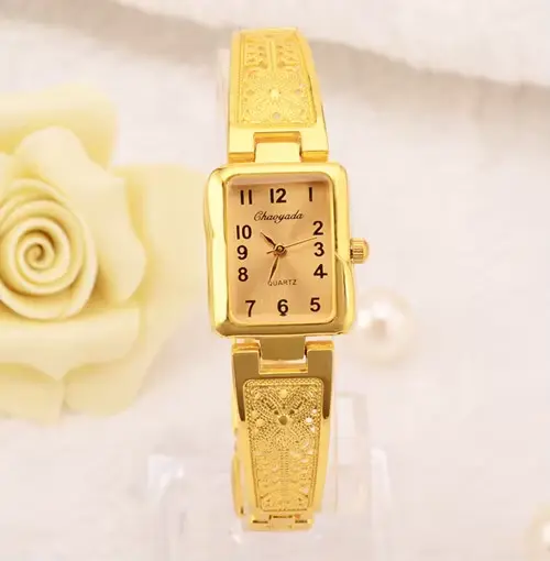 Or/argent femmes Vintage montres de luxe élégant Quartz mode Rectangle cadran montre sculpté motif B