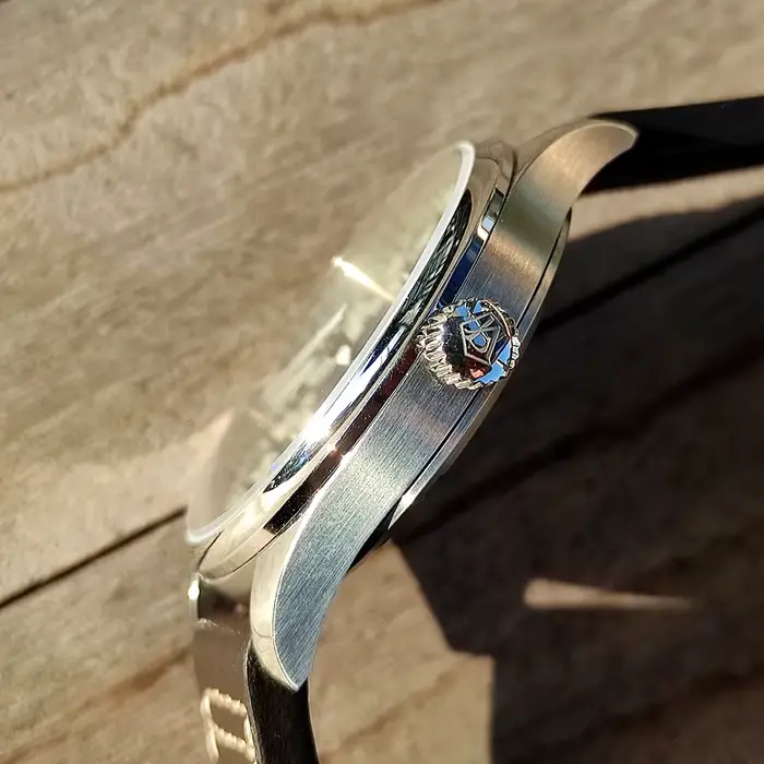 Montre à quartz avec mouvement